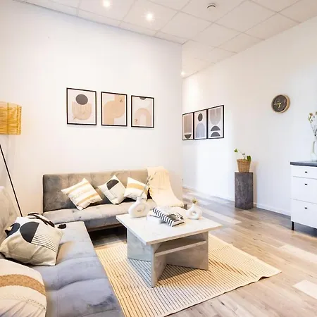Garden 15 Min Cologne Fair, 19 Min Duesseldorf, Family Friendly Apartment